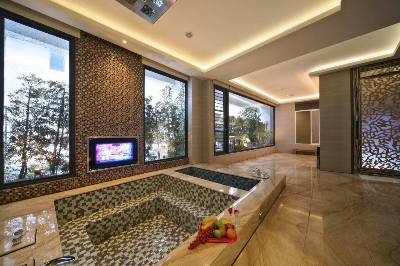 Doule Motel Taichung Buitenkant foto
