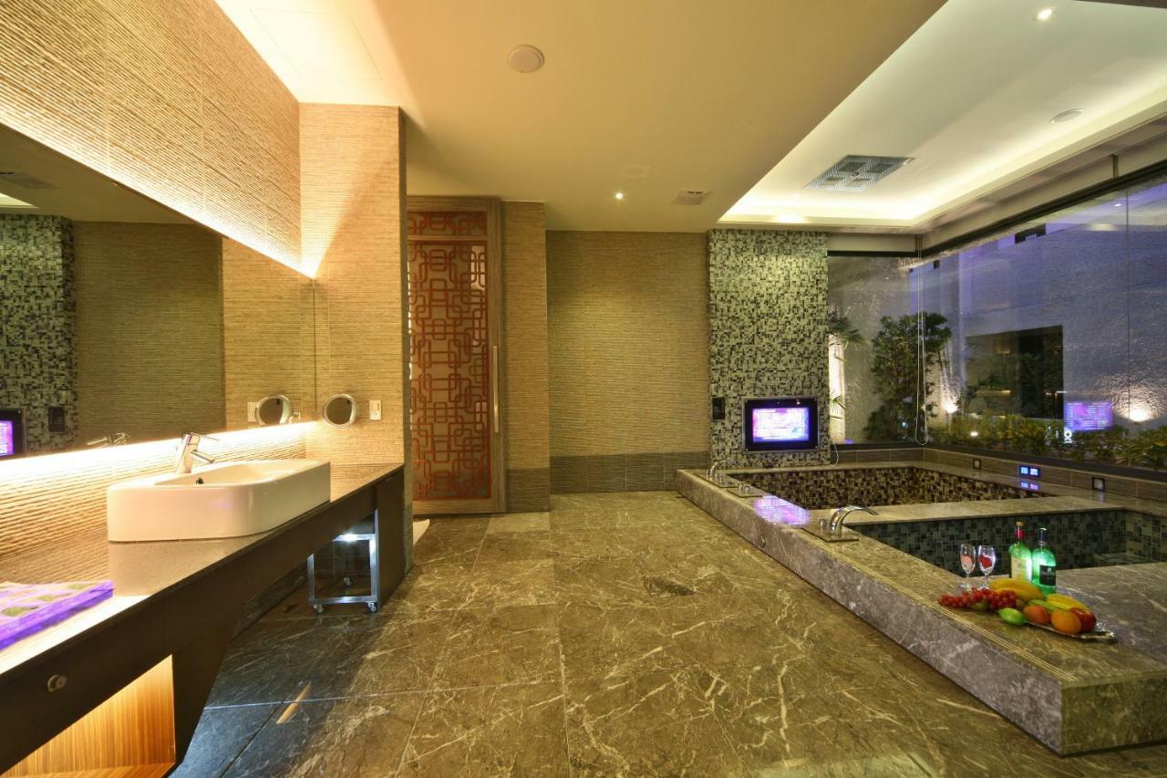 Doule Motel Taichung Buitenkant foto
