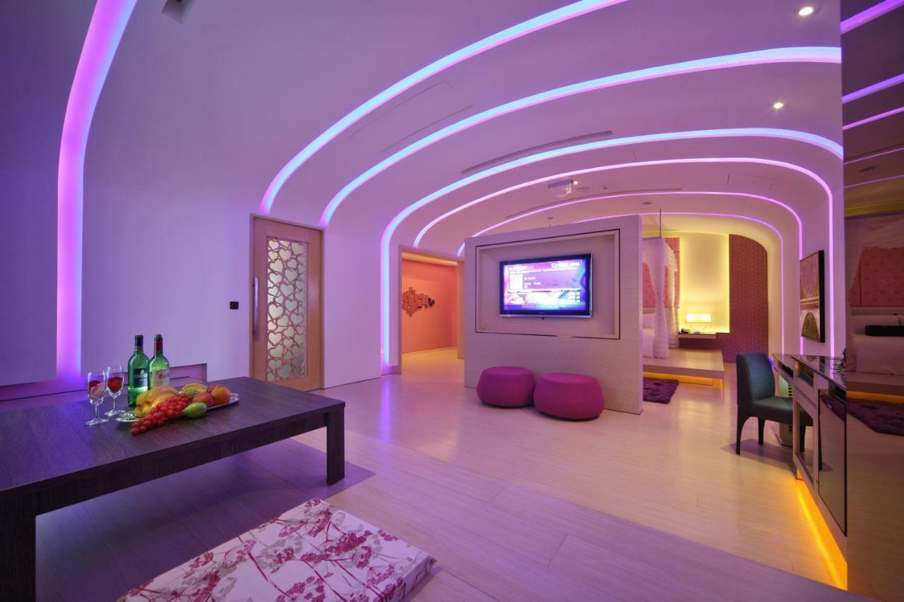 Doule Motel Taichung Buitenkant foto