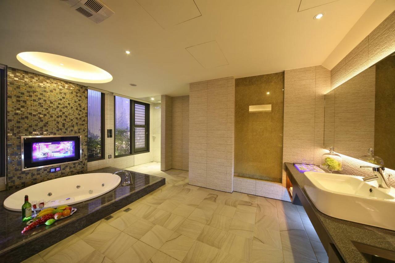 Doule Motel Taichung Buitenkant foto