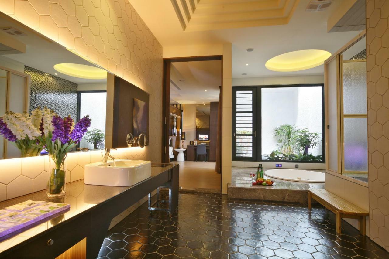 Doule Motel Taichung Buitenkant foto