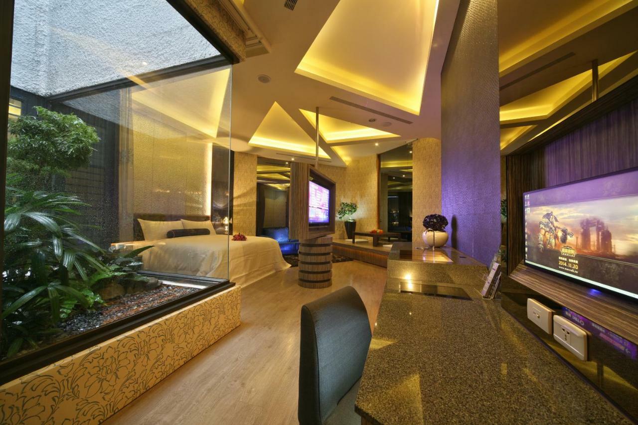 Doule Motel Taichung Buitenkant foto