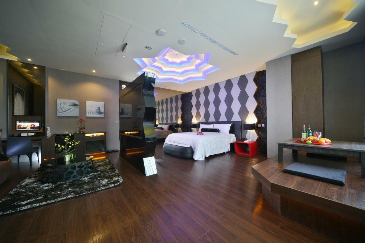 Doule Motel Taichung Buitenkant foto