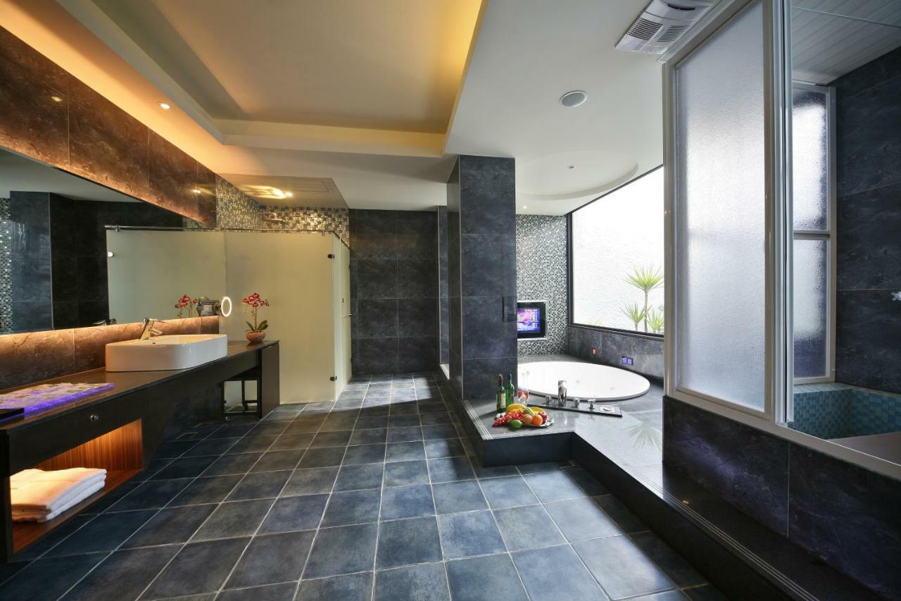 Doule Motel Taichung Buitenkant foto