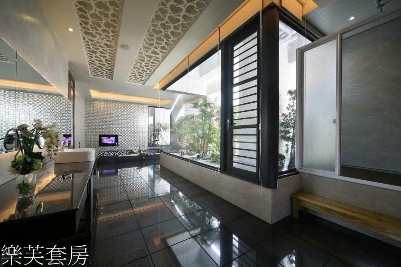 Doule Motel Taichung Buitenkant foto