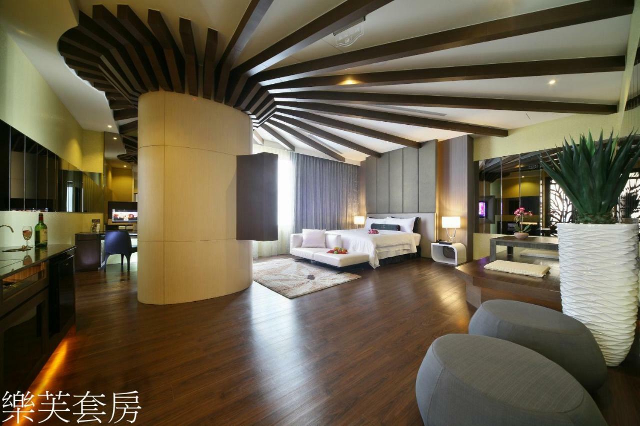 Doule Motel Taichung Buitenkant foto