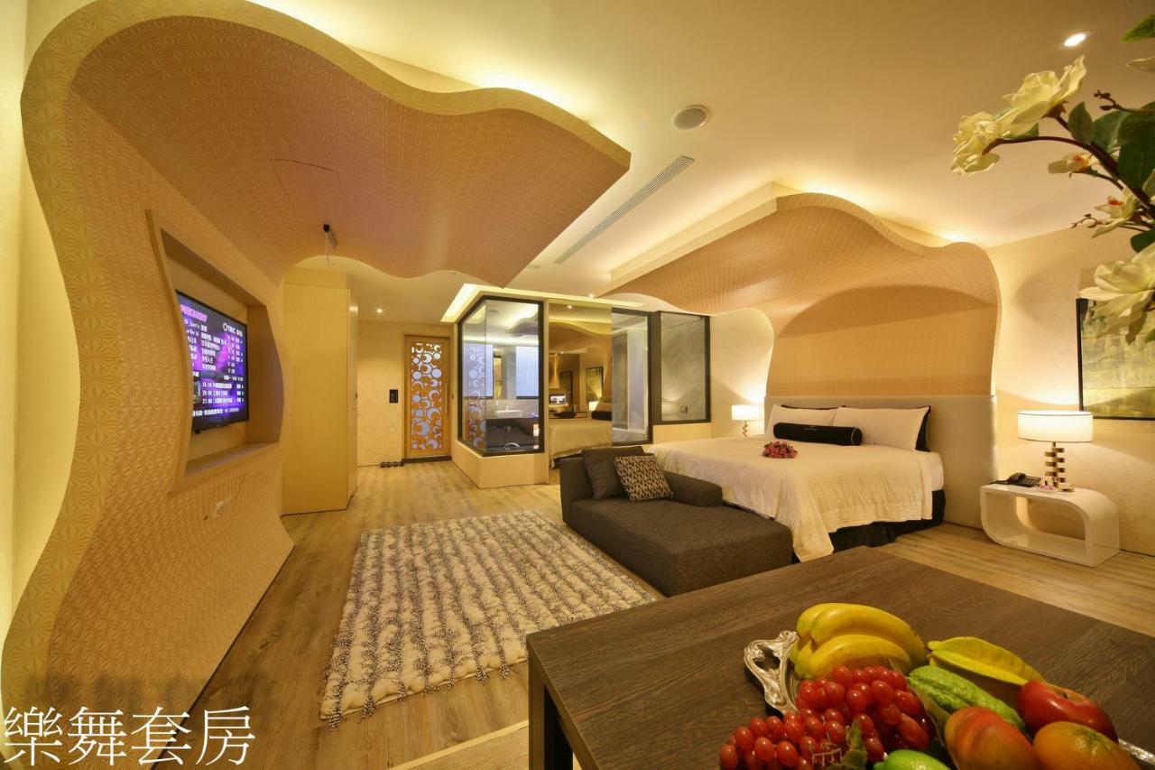 Doule Motel Taichung Buitenkant foto