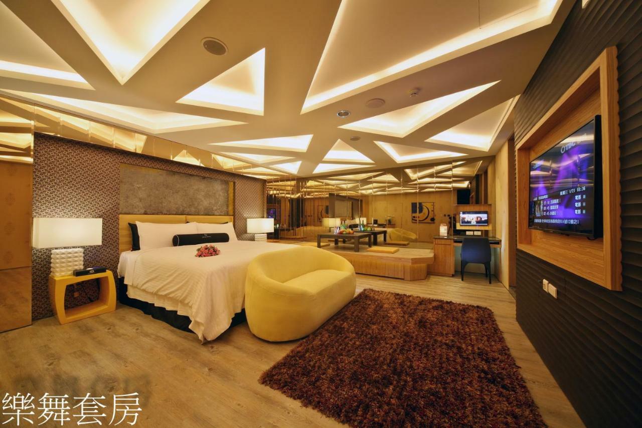 Doule Motel Taichung Buitenkant foto