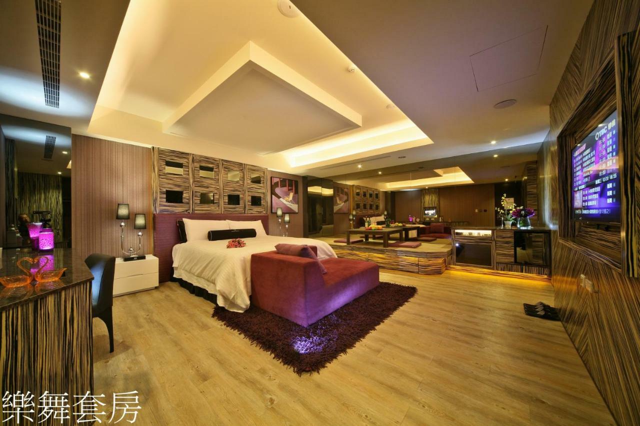 Doule Motel Taichung Buitenkant foto