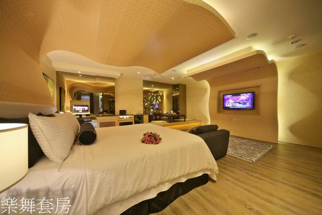 Doule Motel Taichung Buitenkant foto