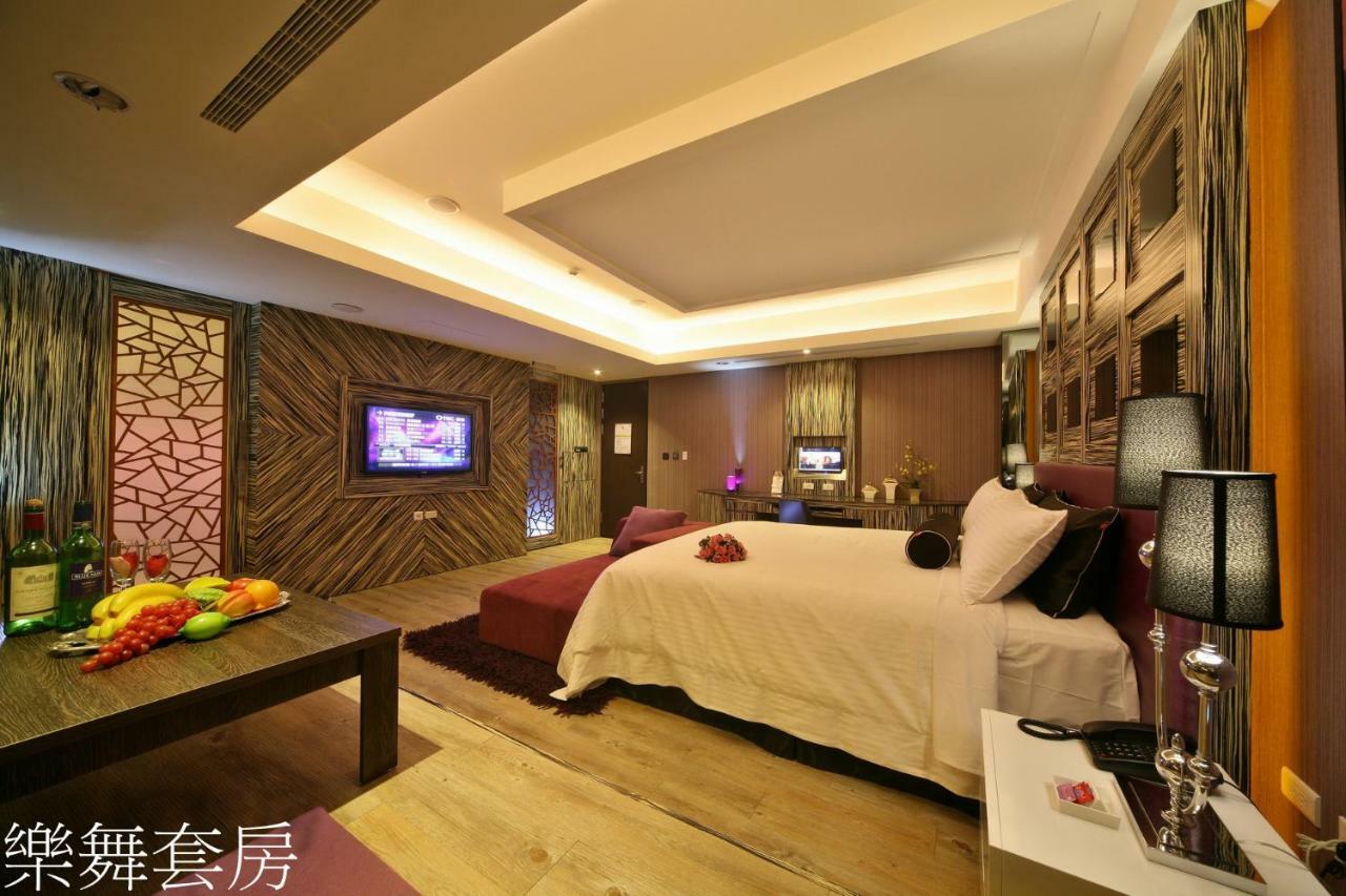 Doule Motel Taichung Buitenkant foto