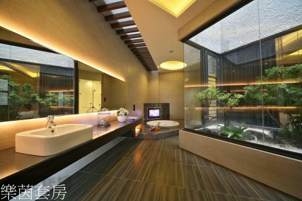 Doule Motel Taichung Buitenkant foto