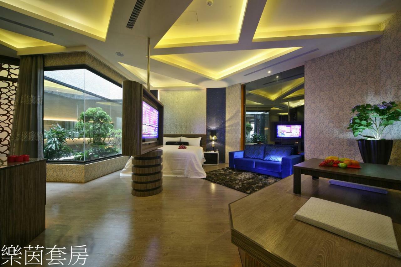 Doule Motel Taichung Buitenkant foto