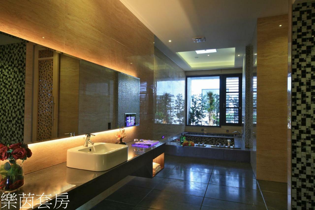 Doule Motel Taichung Buitenkant foto