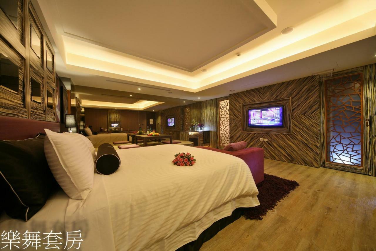 Doule Motel Taichung Buitenkant foto