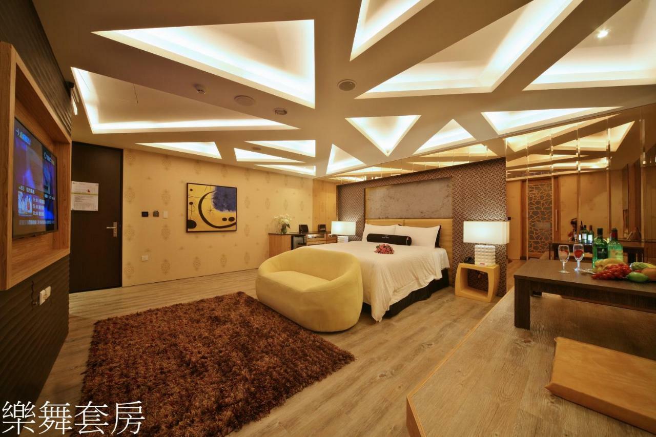Doule Motel Taichung Buitenkant foto