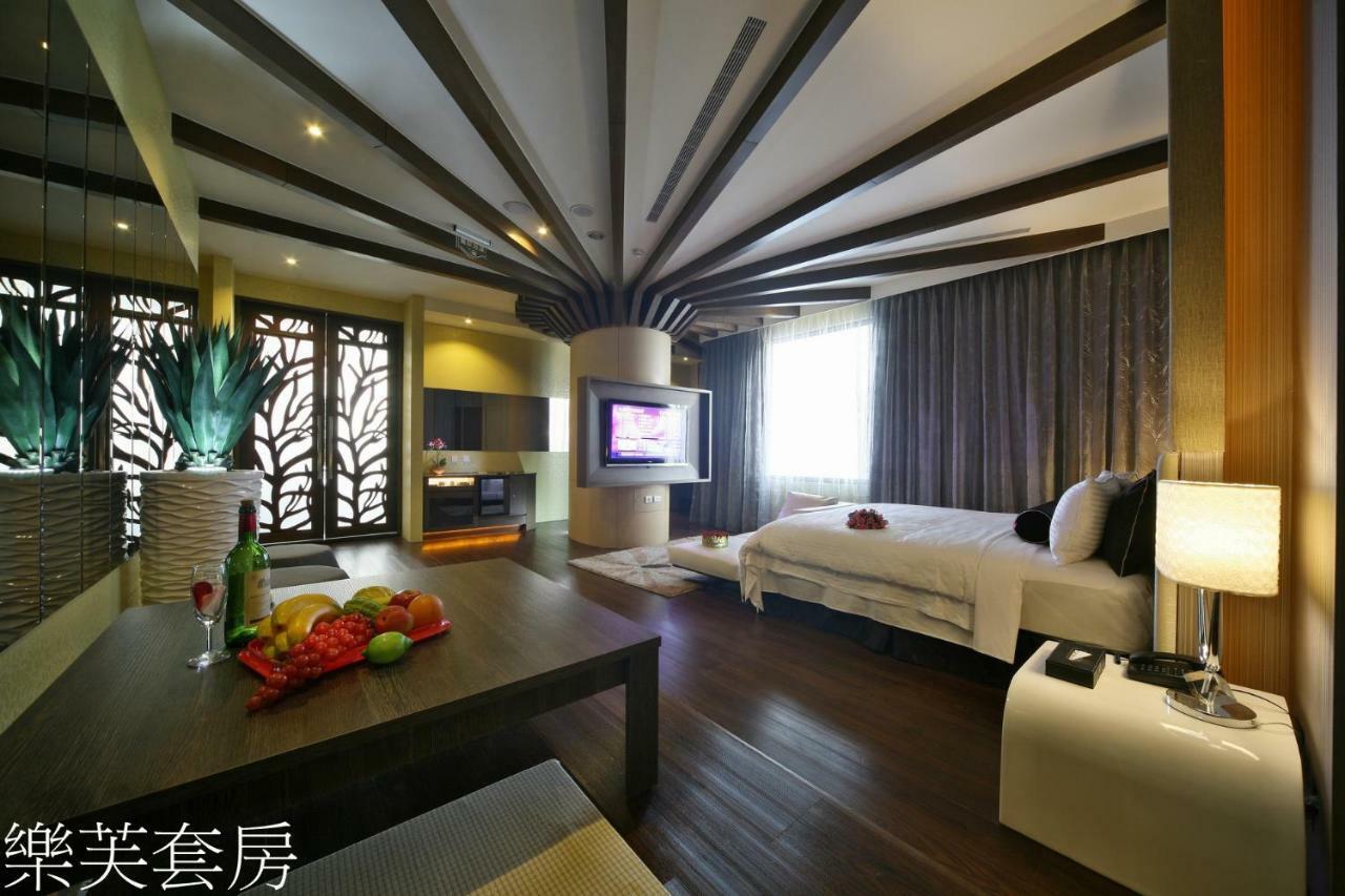 Doule Motel Taichung Buitenkant foto