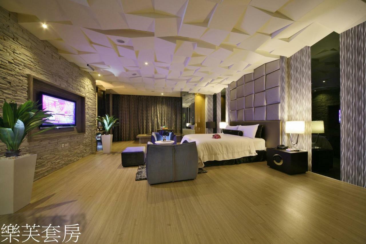 Doule Motel Taichung Buitenkant foto