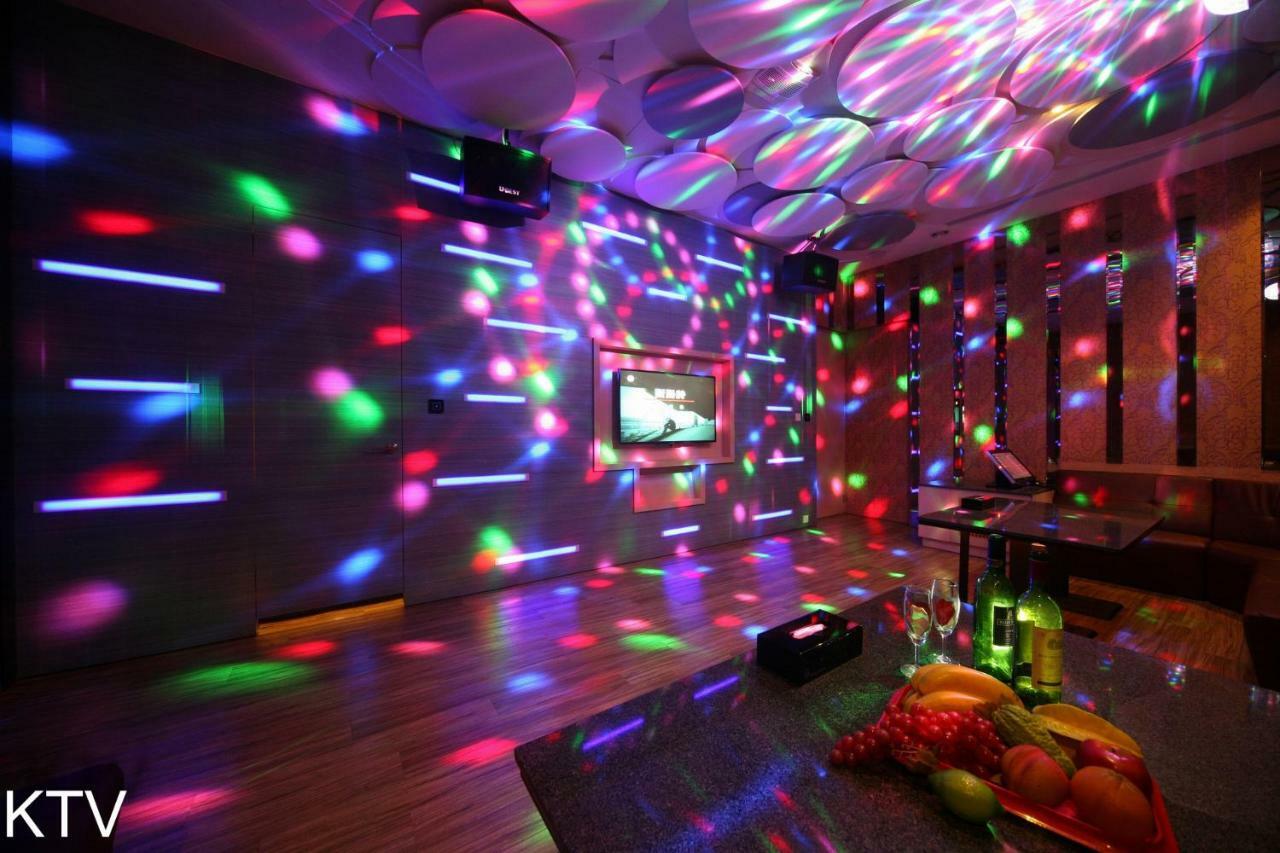 Doule Motel Taichung Buitenkant foto